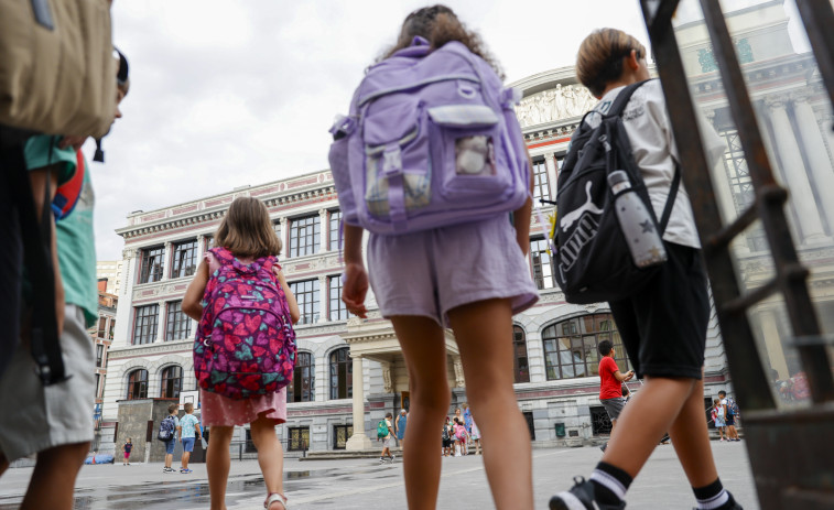 La escuela pública comienza el curso con 43.700 docentes menos