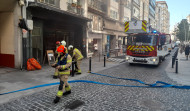Un incendio en el 29 de San Andrés colapsa el tráfico hasta la plaza de Pontevedra