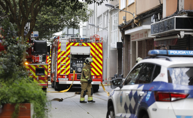 Evacuado un edificio por un incendio en el garaje en la calle Barcelona