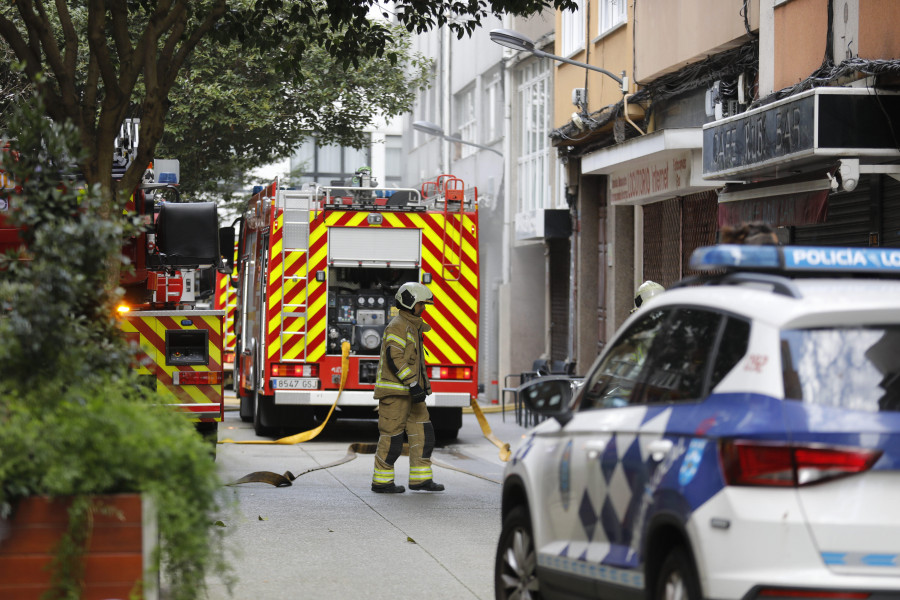 Evacuado un edificio por un incendio en el garaje en la calle Barcelona