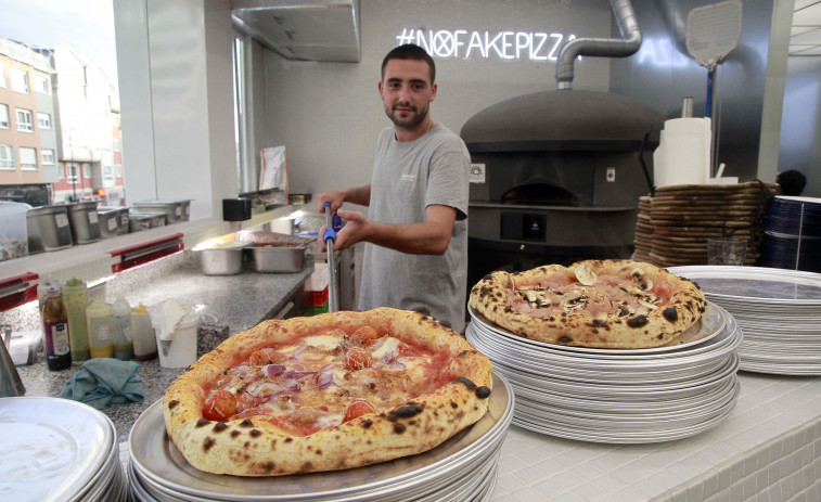 Ni Maradona ni Sophia Loren: la pizza se convierte en la embajadora de Nápoles en A Coruña