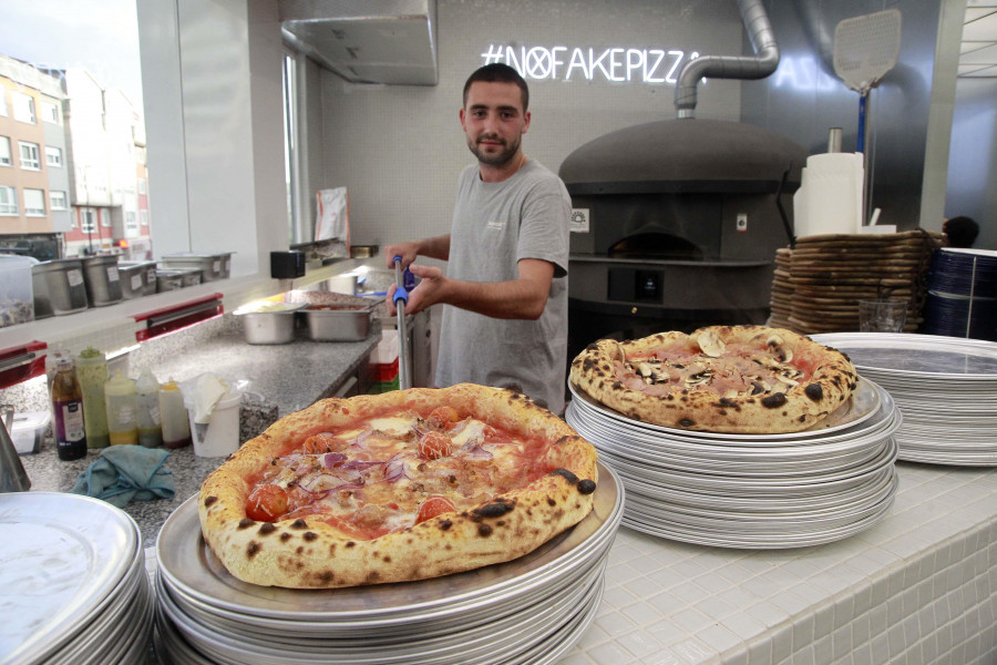 Ni Maradona ni Sophia Loren: la pizza se convierte en la embajadora de Nápoles en A Coruña