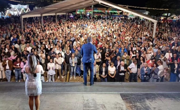 La reinvención de las orquestas hace de las verbenas la moda millennial en A Coruña