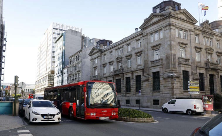 Tranvías refuerza la línea 21 e Inés Rey dice que visitará Novo Mesoiro