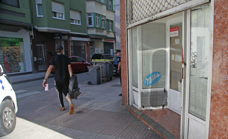 La Policía Local pone punto y final a la okupación de una panadería en Os Mallos