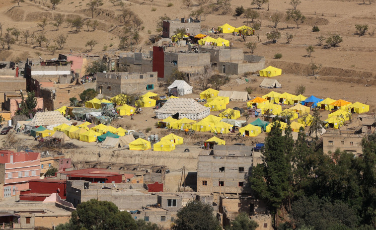 Miles de marroquíes se resignan a vivir en jaimas