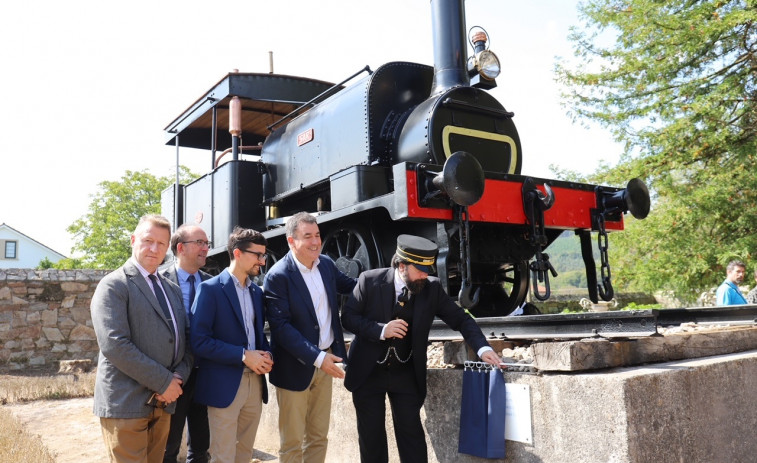 La locomotora Sarita se incorpora a la musealización de la Fundación Camilo José Cela