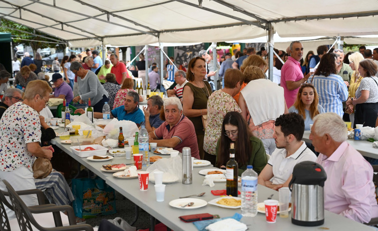 El área coruñesa apura las últimas celebraciones del verano con música y empanada
