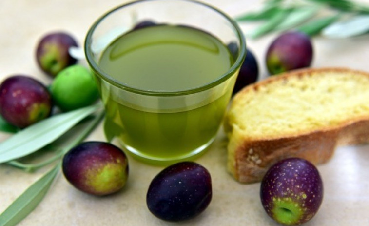 El aceite de oliva subió 2,57 euros más en supermercados que en origen