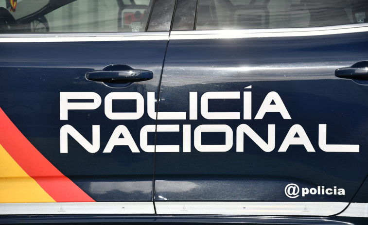 Detenidos dos hombres por atracar y agredir a dos personas por la calle