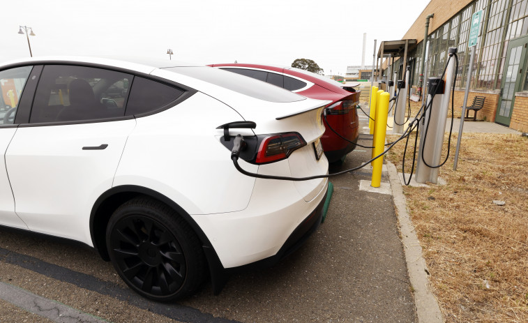 Ningún coche particular de los ministros es eléctrico y la edad media ronda los 12 años