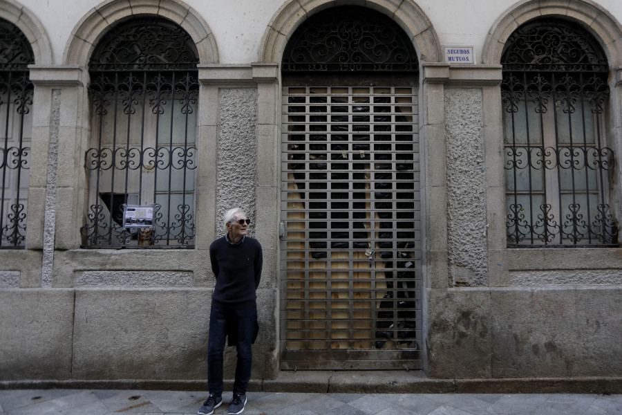 Tapian la puerta del bajo de A Coruña que alberga un nido de ratas