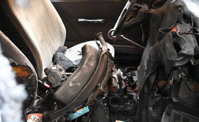 Arde un coche en el parque de Oza de A Coruña