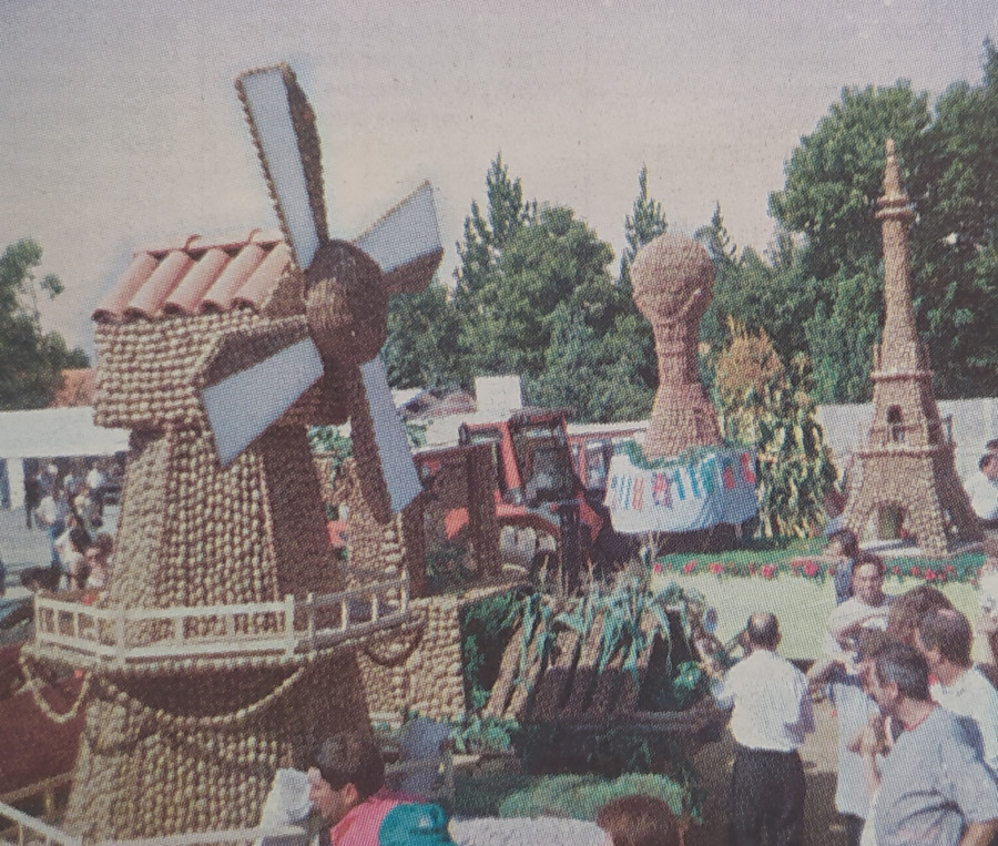 Hace 25 años: Los coruñeses contra las multas y una torre Eiffel de patatas