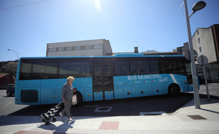 Los usuarios del bus a las playas de Arteixo subieron un 40% este año