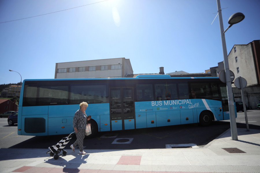 Los usuarios del bus a las playas de Arteixo subieron un 40% este año