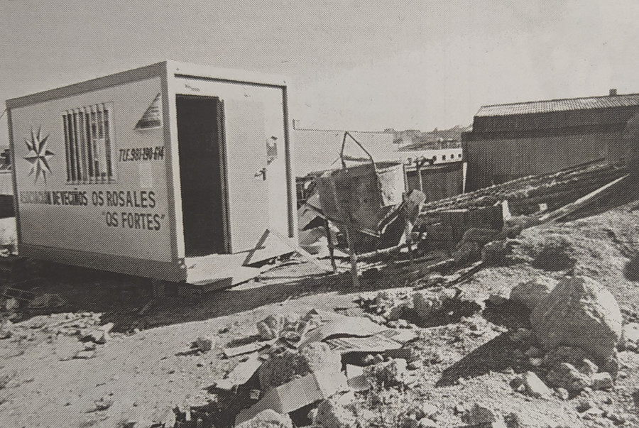 Hace 25 años: Fin del peaje de 25 pesetas en A Barcala y vecinos entre escombros