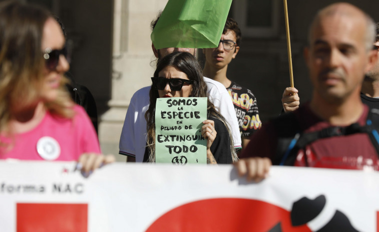 Los animalistas se concentran en María Pita contra la 