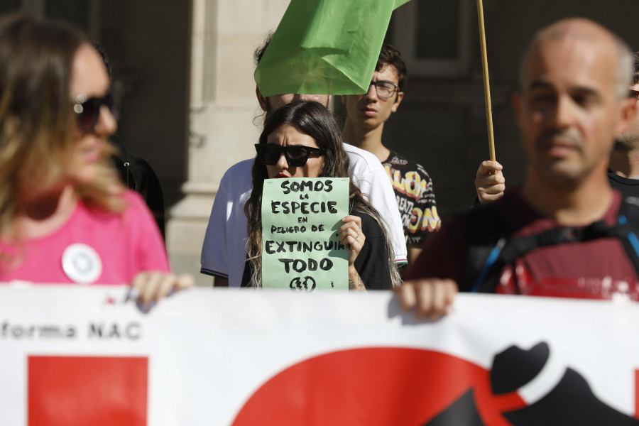 Los animalistas se concentran en María Pita contra la "masacre de jabalíes"