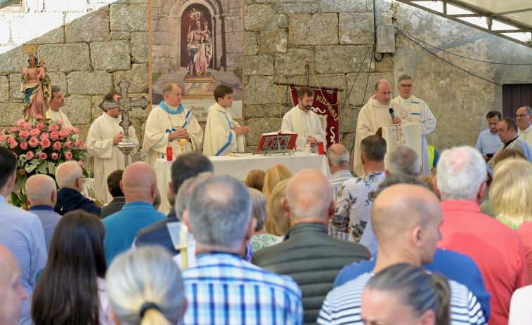 La romería de Bandoxa, en Oza, celebra el otoño con fervor religioso