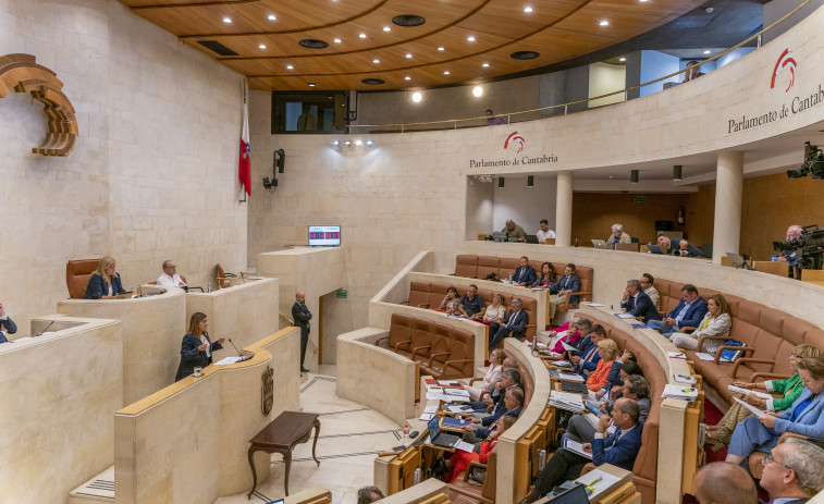 El PP aprueba una iniciativa de Vox para derogar la Ley de Memoria de Cantabria