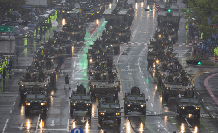 Seúl envía una advertencia a Pionyang con su primer desfile militar en 10 años