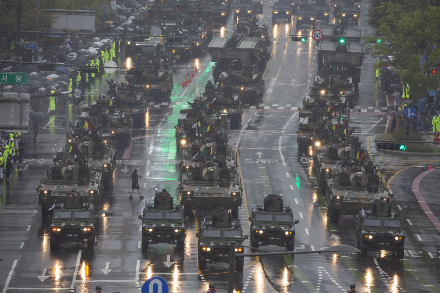 Seúl envía una advertencia a Pionyang con su primer desfile militar en 10 años