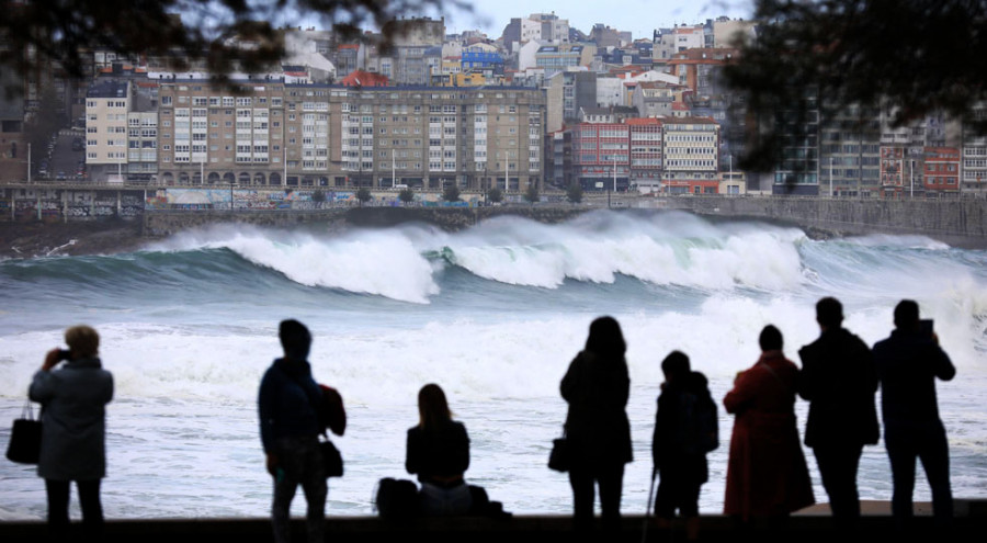 Aviso amarillo en la noche de este miércoles en el litoral de A Coruña por olas de hasta 4 metros