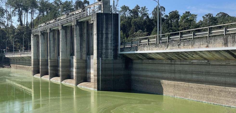 Emalcsa garantiza que el agua verde de Cecebre es apta para el consumo