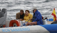El rey Juan Carlos navega con su hermana y sus sobrinos y confía en ver a su hijo en Galicia