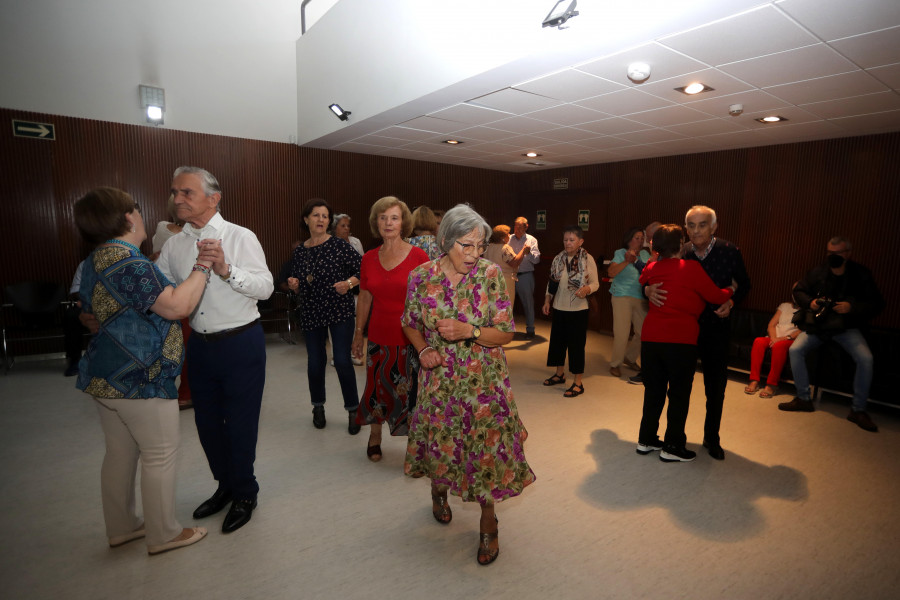 Los mayores coruñeses volverán a bailar en los centros cívicos el 9 de octubre