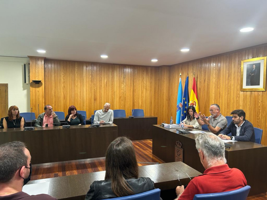 García Patiño, alcalde de Cambre: "Estamos atados de pés e mans"