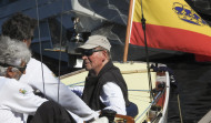 Juan Carlos I sale a navegar a bordo de 'El Bribón' en Sanxenxo