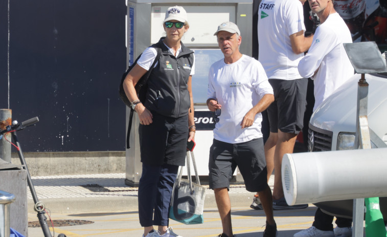 Juan Carlos I no navega en Sanxenxo pero se encuentra con la infanta Elena