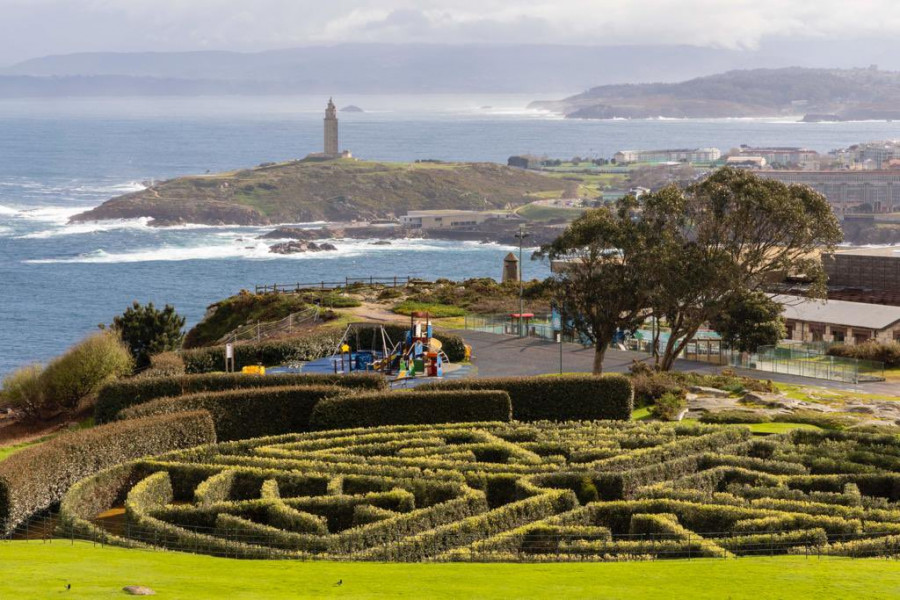 A Coruña inicia la reforma del parque infantil del monte de San Pedro