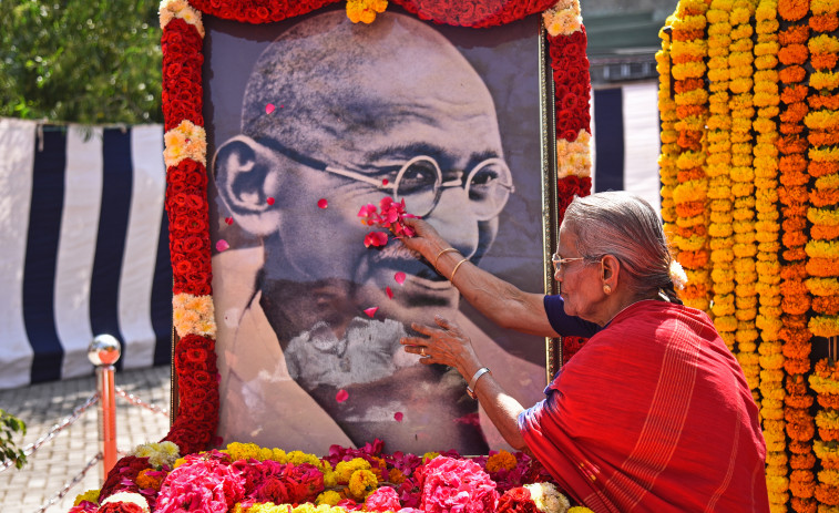 La India celebra con sobriedad el aniversario del nacimiento de mahatma Gandhi