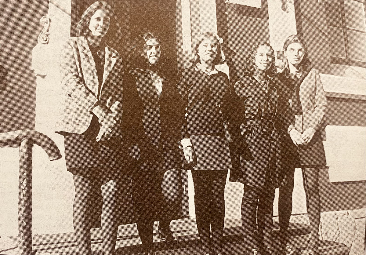 La reina de las fiestas del Rosario 1998 Elena Maru00eda Ozores Wais y sus damas de honor