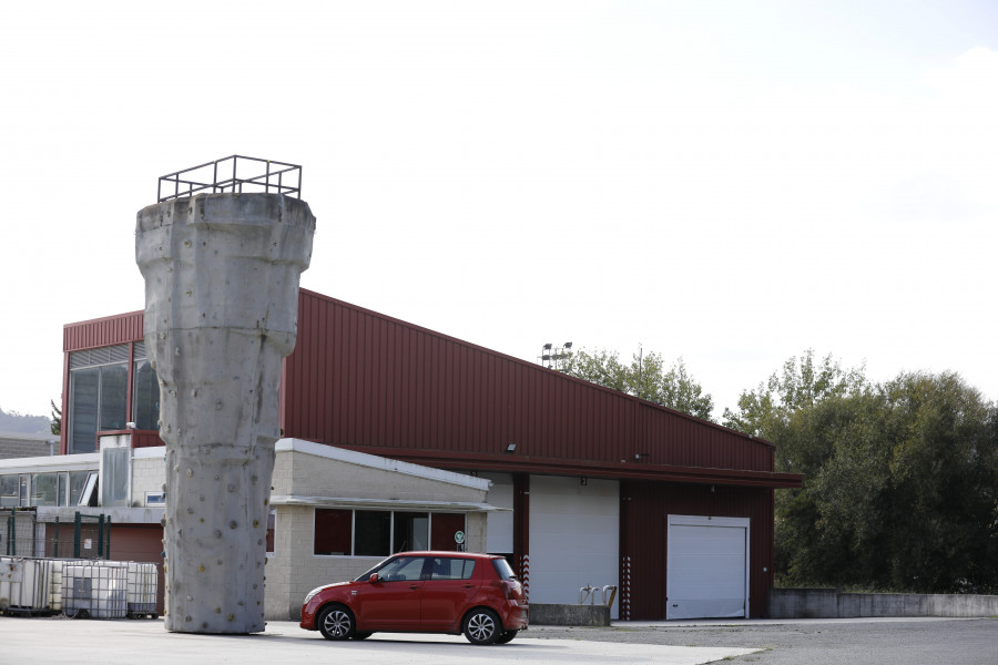 El Parque de Bomberos de Arteixo cierra durante un día "por falta de buena gestión"