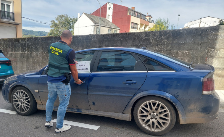 Intervienen el vehículo a un lucense que fue sorprendido tres veces conduciendo sin carné