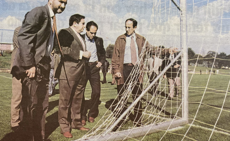 Hace 25 años | La descarga paraliza el puerto y el Depor estrena campo en Acea de Ama