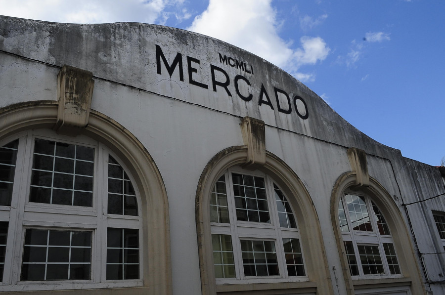 Las pescaderías y la carnicería del Mercado de Betanzos se trasladan a las galerías de la calle de Seijo Rubio