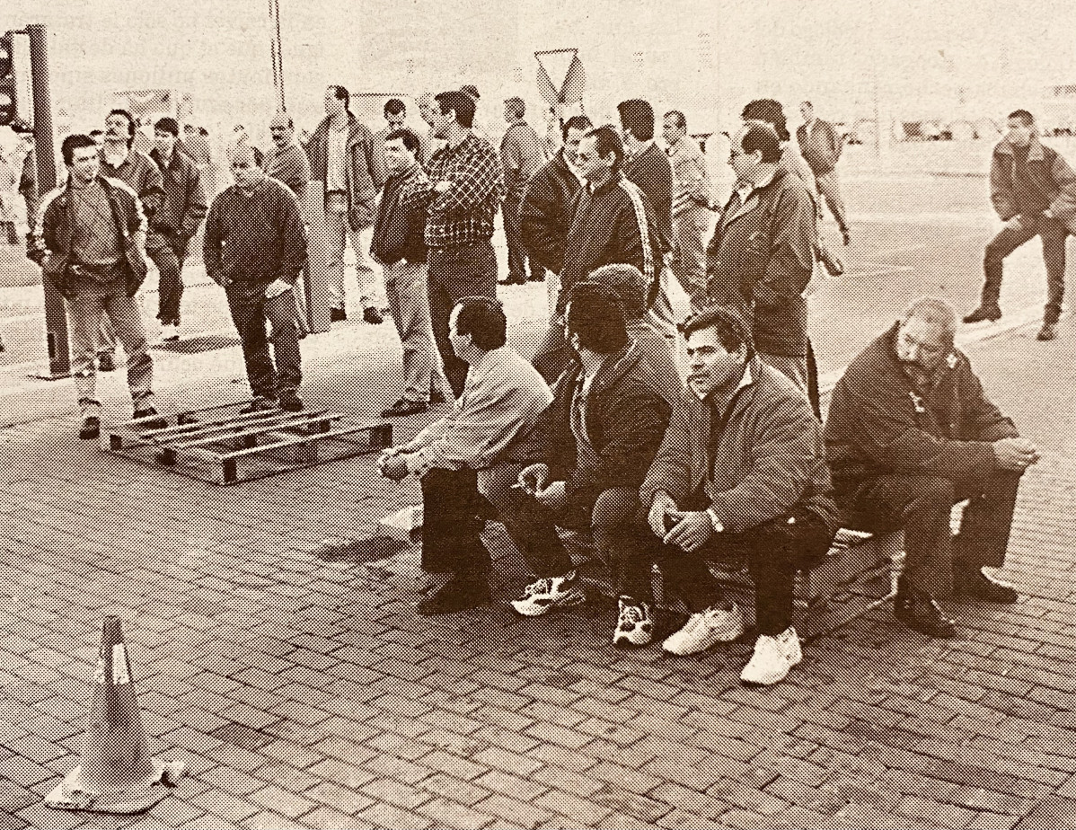 Exportadores y vendedores de pescado bloquean el acceso al puerto 1998