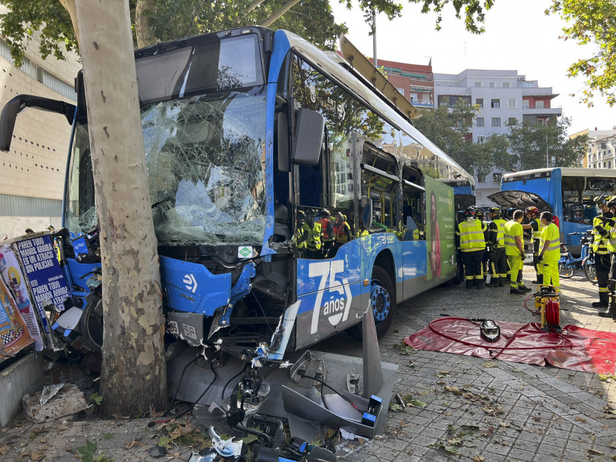 Seis heridos en Madrid al indisponerse el conductor de un bus y chocar con otro
