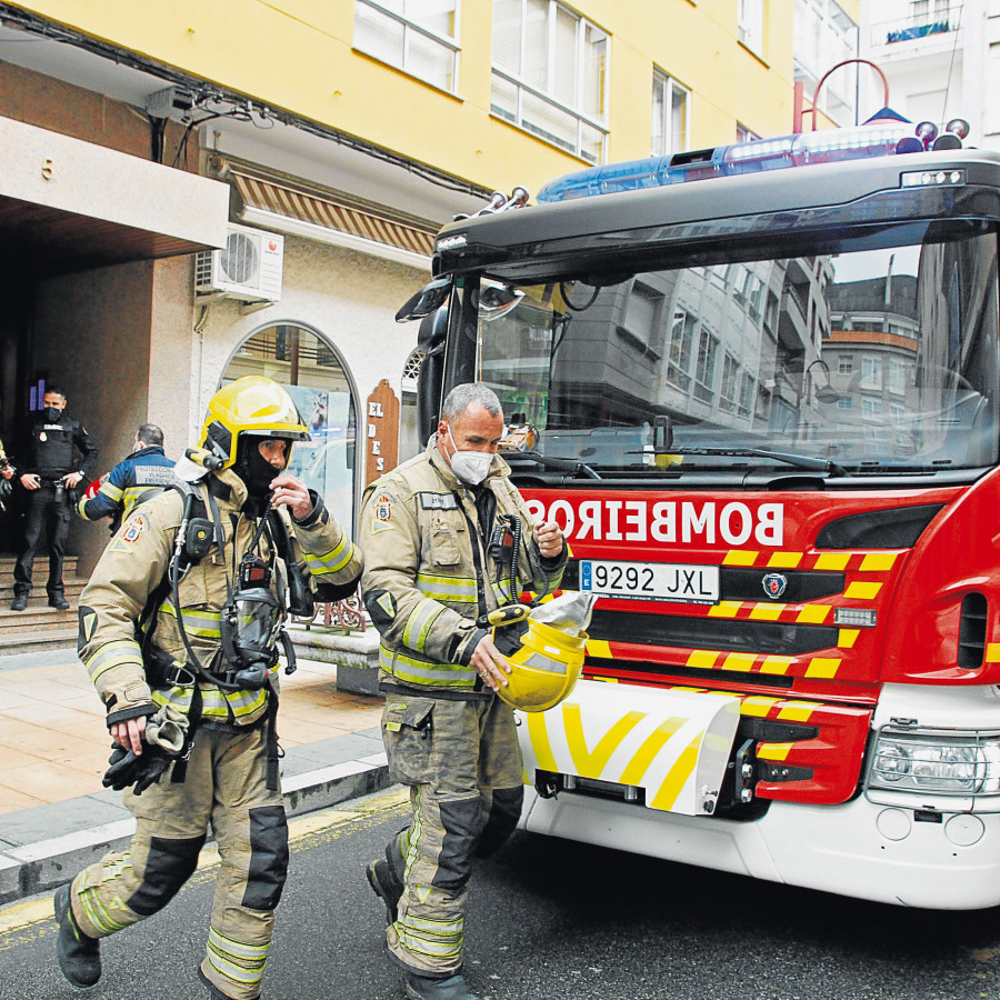 Un coche arde de madrugada en el barrio coruñés de O Ventorrillo