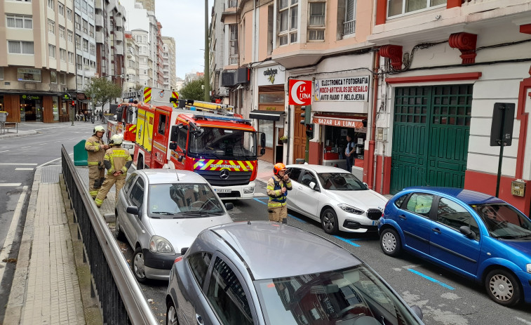 Los Bomberos cortan el ramal inferior de Juan Flórez por una alerta por gas