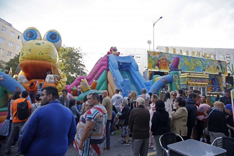 Cientos de personas acuden a disfrutar de la última verbena de barrio de 2023 en O Ventorrillo