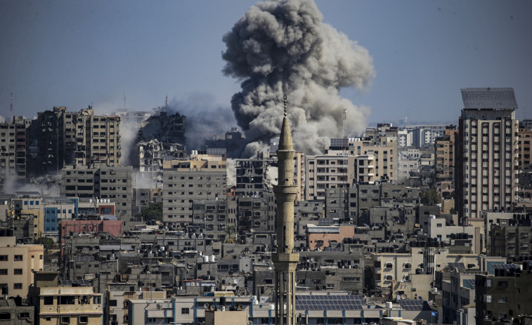 Sube a 2.329 cifra de muertos por ataques israelíes en Gaza