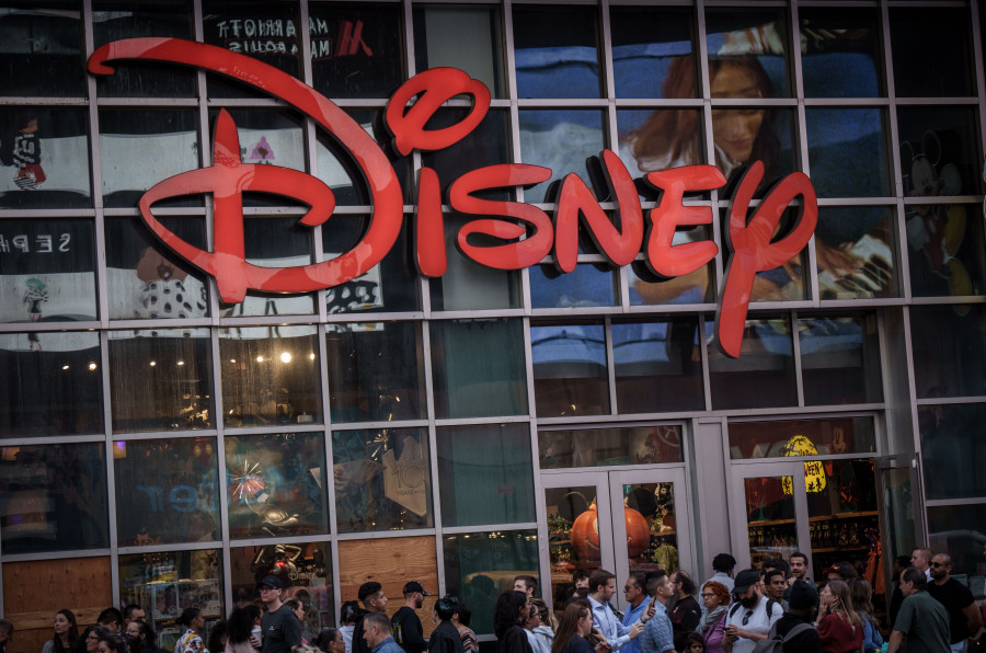 Disney celebra un siglo de vida poniendo su ADN en “Wish"