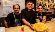 Reportaje | El doble éxito de O Noso Recuncho:  “Al principio no le salía la Tortilla de Betanzos”