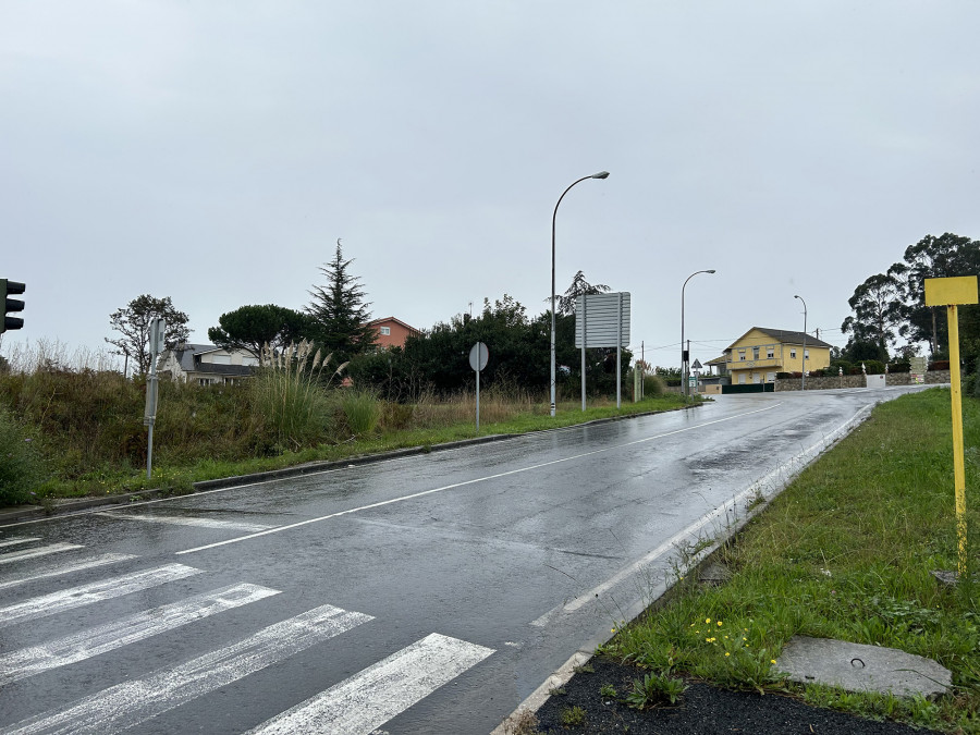 Cambre pide a la Diputación que construya aceras en A Rocha